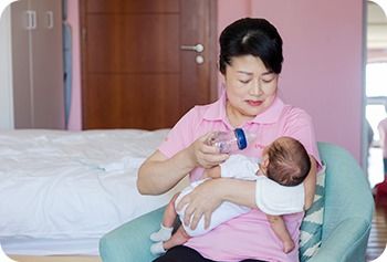 月嫂王阿姨專業貼心服務獲好評 好孕媽媽惠及每個家庭