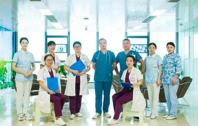 瀘州錦欣婦產優質服務得人心 寶媽感謝送錦旗