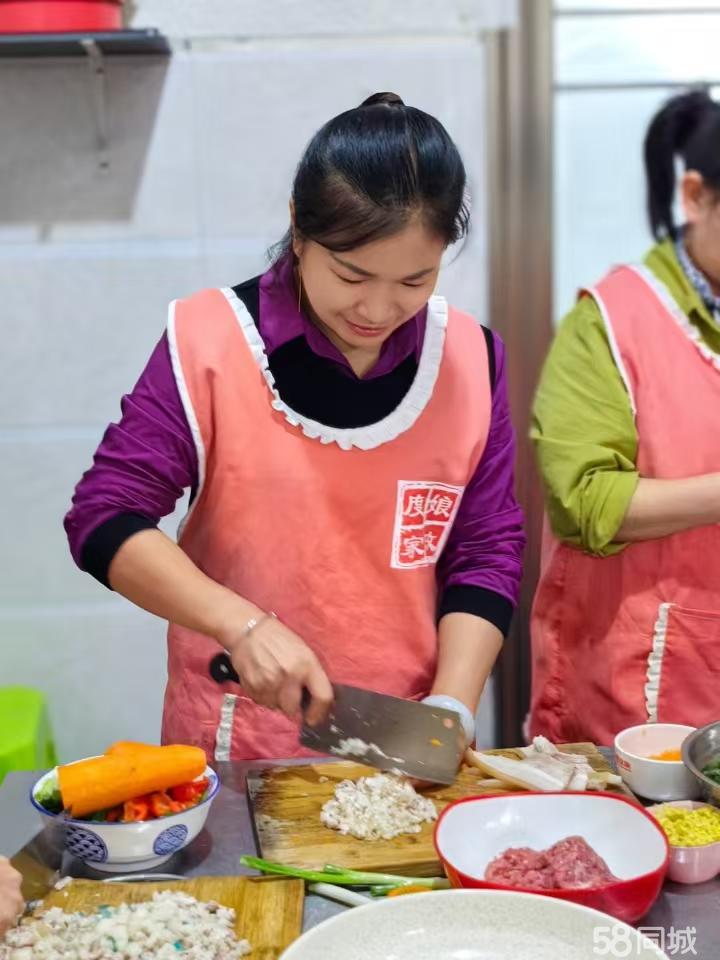 專業持證上崗母嬰護理服務 瀘州月嫂的全面守護